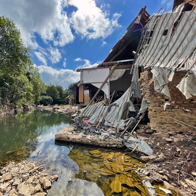 Undichtes Dachfenster mit Wasserschaden